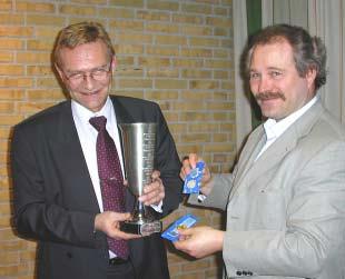 Sandartpokalen uddeles Aborrepokalen uddeles Bent Bille Jakobsen modtager foreningens hæderstegn for 50 års medlemskab.