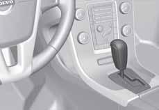 03 Dit førermiljø Gearkasser Automatgear Powershift* D: Automatiske gearpositioner. +/ : Manuelle gearpositioner.
