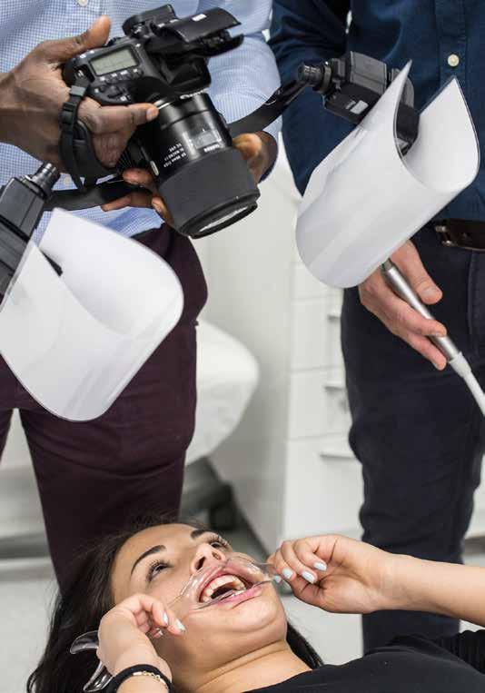 SKRÆDDERSYET WORKSHOP Workshop i dental fotografering Få implementeret dental fotografering på klinikken På workshoppen vil I lære det basale indenfor dental fotografering, så jeres klinik kommer