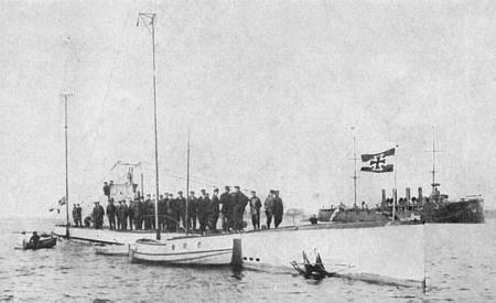engelsk side tvunget til at gribe ind. Yderligere hændelser til søs gør deres til at tilskynde til indsats... Den tyske undervandsbåd U-35, 1916. Fra FirstWorldWar.com.