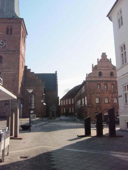 5 At dømme ud fra de ældre vinduer, tagværket og murværkets Flensborgsten og interiørerne må Præstegården være forhøjet og delvis nyindrettet omkring 1830-1850. Præstegården er ombygget omkring 1946.