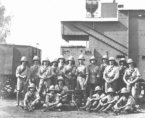 Soldater fra 3 rd Punjab Rifles, Armoured Train Section, fotograferet ved Moghalpura i 1919. Fra North Western Railway (Terry Case).