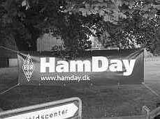 Besøg hos Hamday OZ9ABC var sammen med OZ2KMP og OZ6SV taget til Hamday i Esbjerg. Vejret var ikke det bedste men arrangementet der blev holdt på OZ5ESB's QTH var bestemt værd at besøge.