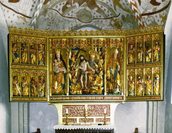 7 Altertavlen fra Helligåndsklostret i Randers fra tiden o. 1500. Den blev i 1765 solgt til kirken i Hald. 99-100).