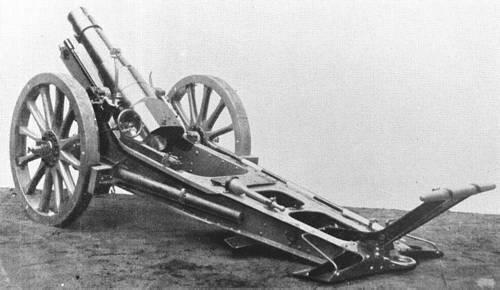 15 cm felthaubits Model 1902 14). Pjecen, der blev indført fra 1904, vejede i skudstilling ca. 2,7 t. Skudvidden var godt 7,5 km.
