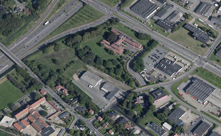 Redegørelse R E D E G Ø R E L S E BAGGRUND OG FORMÅL Regeringen har besluttet at placere politiets Uddannelsescenter Vest i Vinding i Vejle, hvor sygeplejeskolen tidligere har ligget.