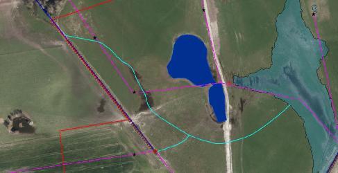 Figur 3. Nyt forløb af grøften med regnvandsafledningen fra Vig, samt ny åben strækning af Kildebæksrenden vist med lys blå.