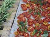 m 500 g små tomater gerne forskellige former og farver 2 tsk. salt 2 tsk. sukker 2 spsk. olivenolie 3 spsk. balsamico evt.