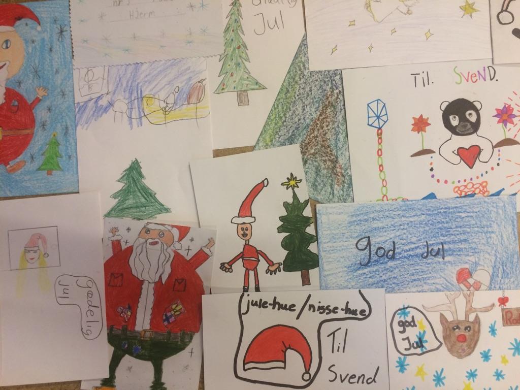 kl. har i dansk og billedkunst skrevet/lavet julekort til skolelederen, og har fået kendskab til,
