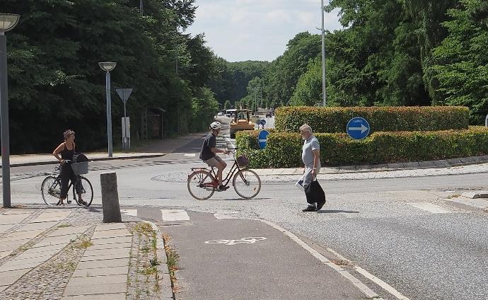 4 Utryghed og barriereeffekt Utryghed for de lette trafikanter i Fredensborg er særligt knyttet til krydsningen af vejen, som udgør en barriere for de lette trafikanters færden i byen.
