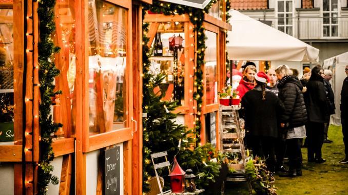 Formålet med at etablere Danmarks nordligste og hyggeligste julestemning er, at holde liv i en lille landsby også om vinteren.