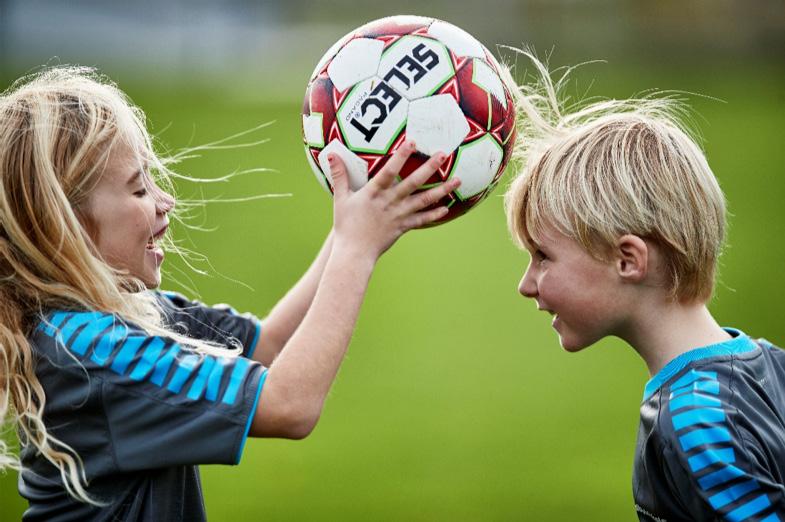 Uge 27 Fodboldskole - FIF Send dit barn på en aktiv og sjov sportsferie fyldt med fede oplevelser.