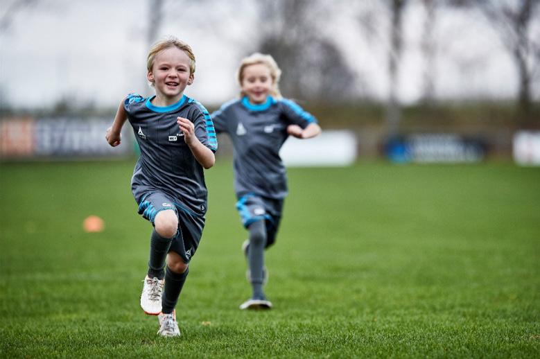 Uge 27 Mini fodboldskole - Hillerød fodbold Send dit barn på en aktiv og sjov sportsferie fyldt med fede oplevelser.