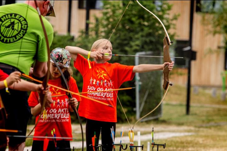 Uge 28 Sjov og aktiv sommerferie - FrederiksborgCentret I den anden uge af sommerferien, uge 28, inviterer vi igen børn og unge til at tilbringe en sjov og aktiv uge sammen med masser af andre.