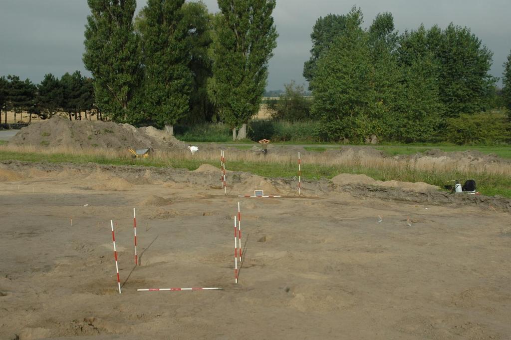 Fundene fra jernalder blev primært registreret på det østlige af de to udgravningsfelter. Men der var dog også enkelte gruber på det vestlige felt, der indeholdt jernalderkeramik (A244, A254, A256).