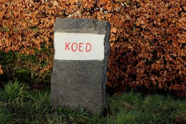 Fortegnelse over gamle granit-vejvisersten i Syddjurs Kommune Jens Reddersen Nationalpark Mols Bjerge p. 18 KOED Sted: Hvor Skalhøjvej går fra Korupskovvej NV for Kolind.