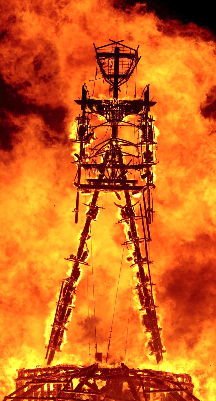 Et tankevækkende spørgsmål Burning Man viser, at det, der kan virke umuligt, nogle gange er muligt; det viser, at der i hvert fald i Nevada er rum til at skabe noget helt nyt, at definere en social