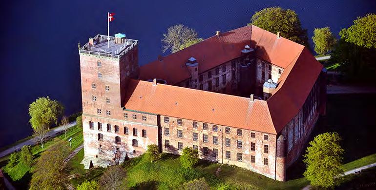 Efter i mange år at have ligget som stenbrud, blev der hen over 1980 erne gennemført en fantastisk genopbygning af slottet af arkitekterne Inger og Johannes Exner.