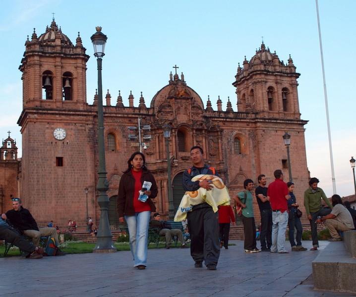 Der er forskellige lokaler til rådighed som er velegenet til forretningsmøder og arrangementer. Lima til Cuzco fredag 04 december 2020 Fra morgenstunden bliver I kørt til lufthavnen.