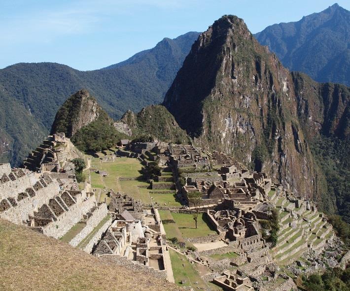 Machu Picchu Der findes nok intet sted i Latinamerika, der som Machu Piccu fortryller og betager den besøgende. Ruinerne af inkaernes glemte og hellige by er stedet, man absolut ikke må gå glip af.