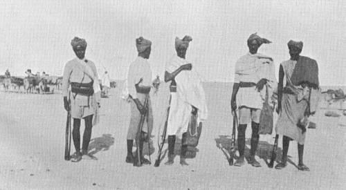 De indiske soldater formeredes i to infanterikompagnier og et kamelberedent kompagni 11).