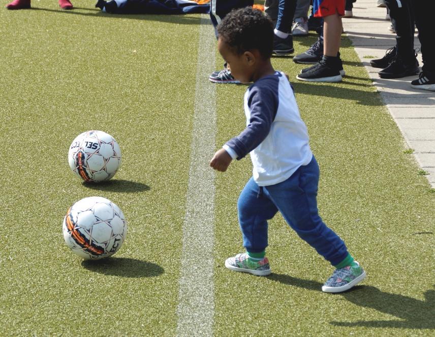 Børnene havde en herlig times tid på Farum Midtpunkts fodboldbane sammen med Bajram Fetai, tidligere spiller i FCN, Abdul Mumin og Martin Frese, begge nuværende spillere.