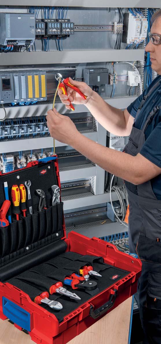 Tænger til el-branchen Hos KNIPEX finder professionelle brugere inden for elektrikerbranchen et omfattende sortiment med uundværlige standard- og specialtænger til installation, konfektionering,