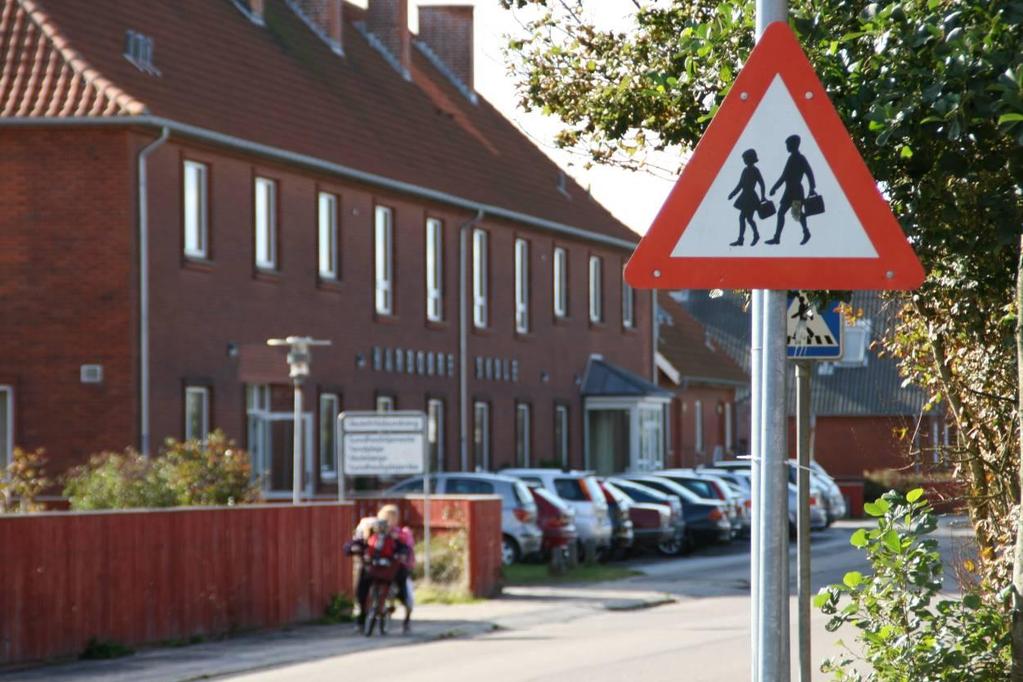 SKOLEELEVERNES RUTER OG TRANSPORTMIDDEL SKOLEELEVERNES RUTER OG TRANSPORTMIDDEL Lemvig Kommune vil gerne have flere til at benytte cyklen som transportmiddel specielt blandt skoleelever.