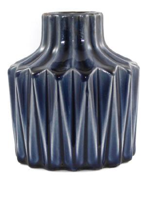 Denne vase giver et flot genskin i lyset, så alle vil lægge mærke til den, og