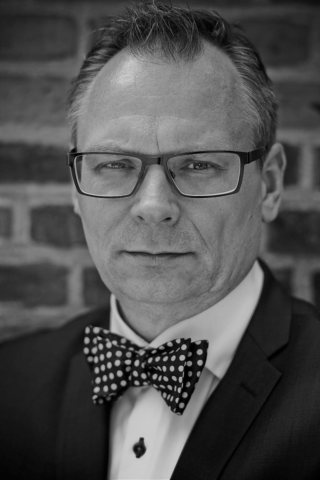 Forfatteren Lars Bangert Struwe Lars er generalsekretær i Atlantsammenslutningen. Lars har arbejdet med strategi og sikkerhedspolitik i bl.a. Forsvarsministeriet, Center for Militære Studier og Forsvarskommandoen.