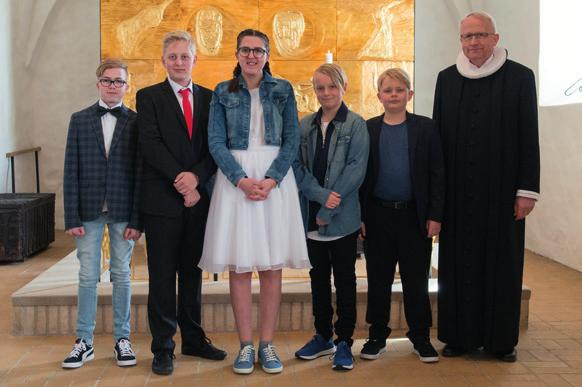 Konfirmation i Nørre Nissum kirke lørdag 4. maj 2019 Bagerste række f. v.