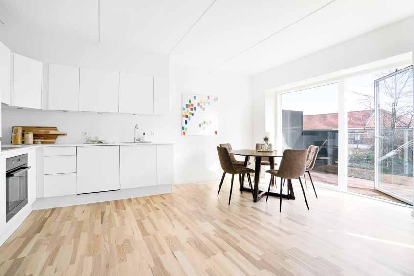 Lejlighederne fås med 1-4 værelser og er designet i en moderne skandinavisk stil med lyse parketgulve samt hvide vægge og lofter, så du nemt kan sætte dit eget personlige præg på