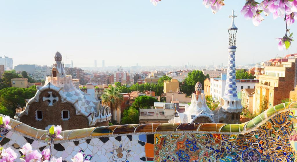 Barcelona tilbyder både gode badestrande, hyggelige havneområder, lækre restauranter, ideelle muligheder for shopping på La Rambla, store sports begivenheder og ikke mindst enestående arkitektur med