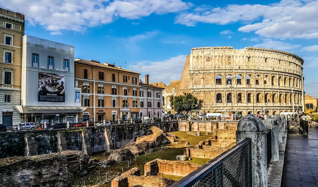 Rom har mange museer, men er også et museum i sig selv, hvor man finder imponerende antikke bygningsværker som Colosseum, Pantheon, Forum Romanum og ikke mindst Peterskirken.