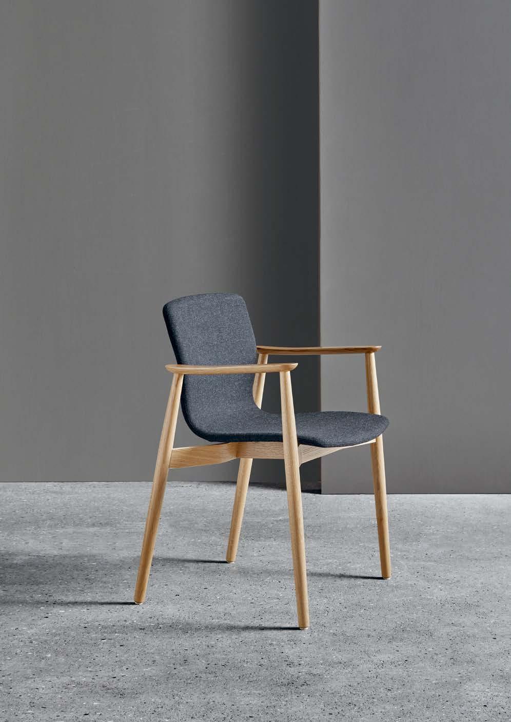 BUTTERFLY CLASSIC CHAIR DESIGNED BY NIELS GAMMELGAARD I den nye Butterfly Classic Chair bibeholdes samme Classic designudtryk og Classic-serien udvides med en eksklusiv og samtidig komfortabel