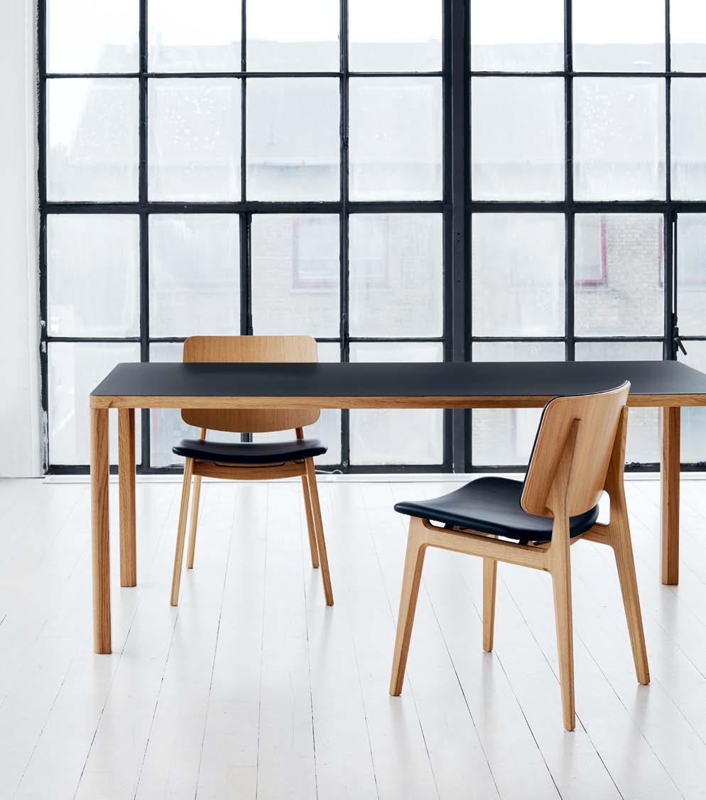 SLENDER DESIGNED BY ANTONIO SCAFFIDI Slender er designet med et mål om at lave et bord så enkelt og praktisk som muligt.