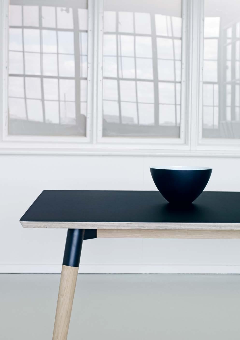 SLEIPNER DESIGNED BY STRAND + HVASS I Sleipner-bordet indgår stål og træ i en smuk kombination, som skaber en unik lethed. Materialevalget bidrager endvidere til stabilitet og funktionalitet.