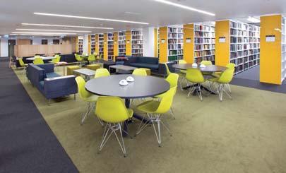 FOREG biblioteksreoler er designet til at skabe orden og overblik over bogsamlingen, samtidig med at reolerne udgør en integreret del af rummets interiør.