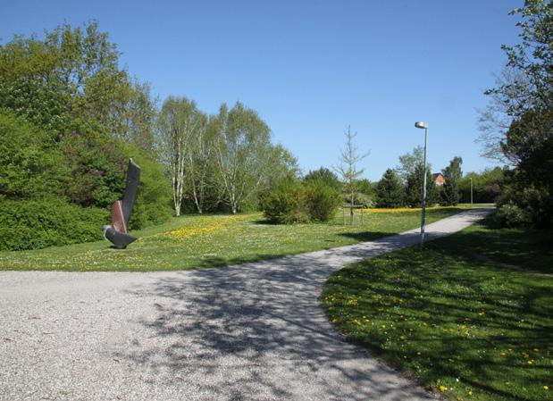 Eksisterende forhold Lokalplanområdet er afgrænset af en kvarterpark med legeplads mod nordøst - der er indgang til parken både fra Bellingevej, Flittig Lise Vej og Elmegårdsvej.