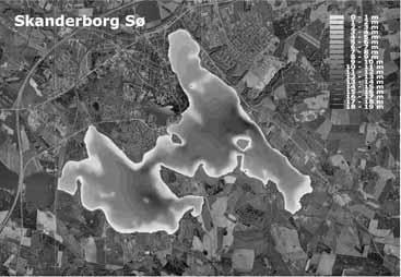 Skanderborg sø Vandsystem Gudenå Syd Areal (ha) 760 Middeldybde (m) 7,6 Position (UTM x,y) 557633, 6208274 Vandspejlskote (over DNN) 23,5 Største dybde (m) 18,8 Volumen (mio.