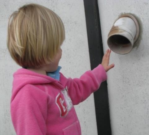 Børns undren som afsæt for en science pædagogik Hvorfor kommer der luft ud af et hul i væggen?