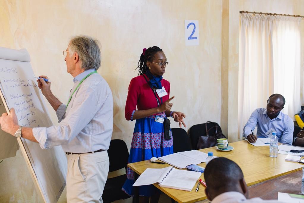 På den sidste kursusdag træner vi næste generation af SAFE-instruktører, som kan fortsætte med at undervise flere anæstesiologer i Guinea på fremtidige kurser.