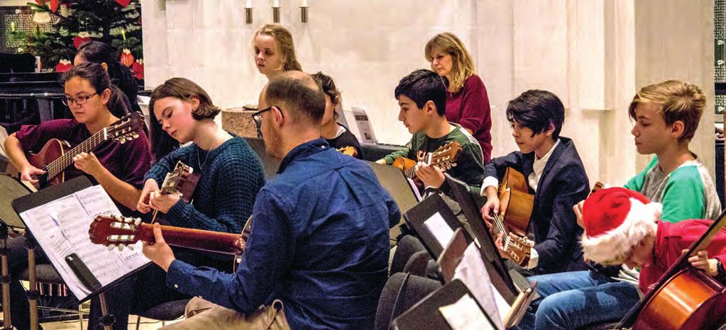 Strygeensemblerne øver for sig selv, men spiller indimellem også sammen med andre af Musikskolens ensembler.