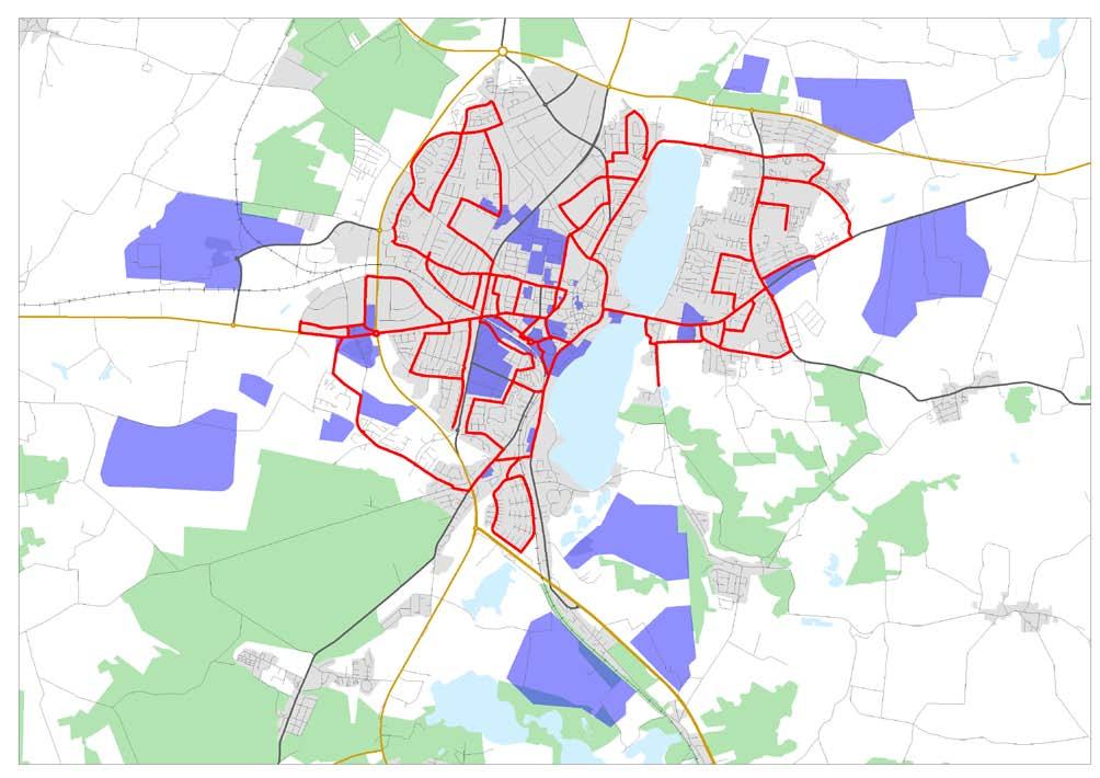 14 / 42 Figur 12 Oversigt over planlagte og forventede områder til byudvikling eller byomdannelse (markeret som blå områder) Bybuslinjernes betjening (de røde linjer) rækker i dag ikke ud til mange
