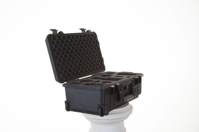 #31, PELI-CASE (FLIGHTCASE) PELI-case med skum-indmad udskåret til en PRO-fotografs udstyr på rejse -
