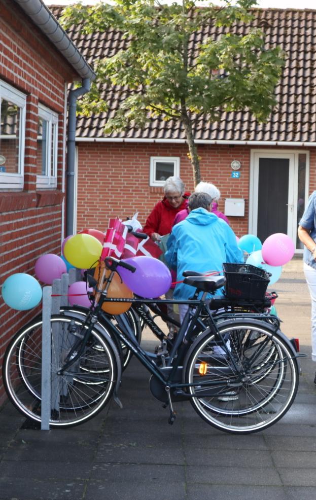 Nye cykelstativer Onsdag den 14. august blev Knudepunktets nye cykelstativer officielt indviet. Ca.