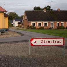 Syd for Glenstrup Sø Glenstrup Holmgård Nedrivning af huse i Glenstrup by Nedrive saneringsmodne huse i Glenstrup. Forskønne den lille landsby.