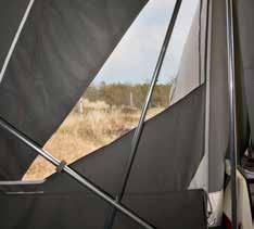 PASSION SOLSEJL Passion solsejl tilsluttes med lynlås til teltvognen og giver rig mulig hed for skygge og ekstra overdækket opholdsrum. For læ lynes siderne med gardiner nemt i.