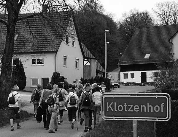 Schurwaldbote. Nr. 17. Donnerstag, 23. April 2015 Rechberghausen 25 Bernhard Lutz wurde für seine 15-jährige Tätigkeit als Wanderwart der Männergruppe der Dank des Vereins ausgesprochen.