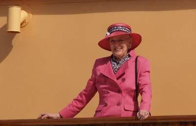 Dronningen tager sommerresidens på Gråsten Slot 2019 Dronning Margrethe tog med Kongeskibet på sommerferie i Sønderjylland. Tirsdag formiddag, klokken 10.